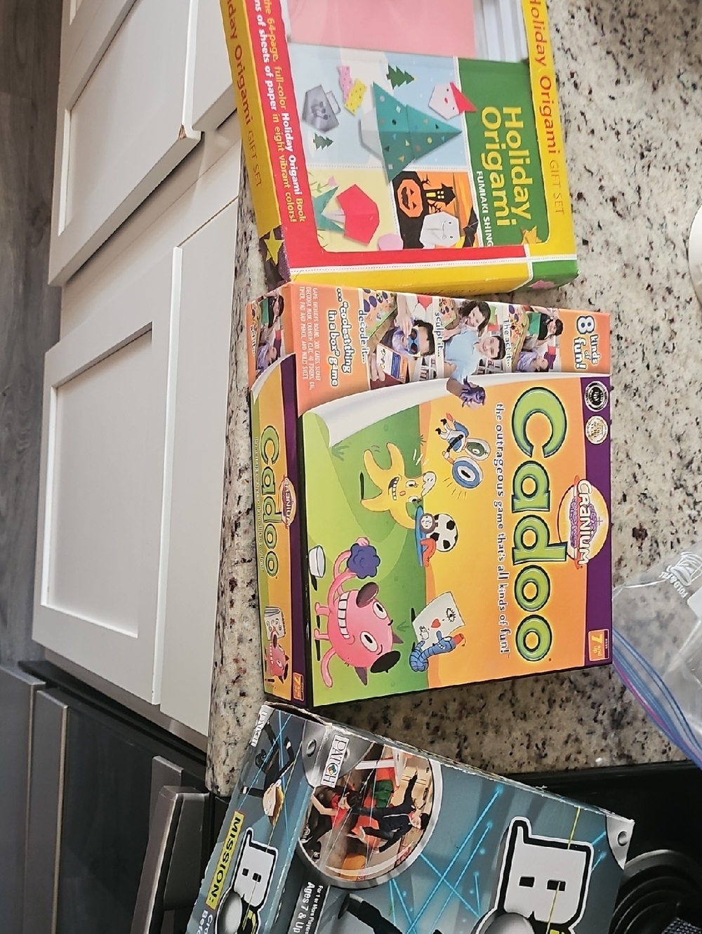 Family Card Game - Yellow & Green